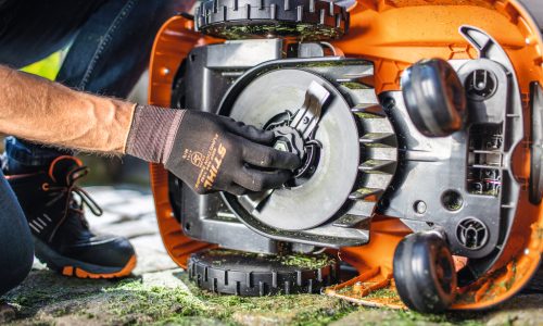PPHU Witkowski, autoryzowany dealer Stihl, serwis robotów koszących, wymiana noży robota koszącego STIHL