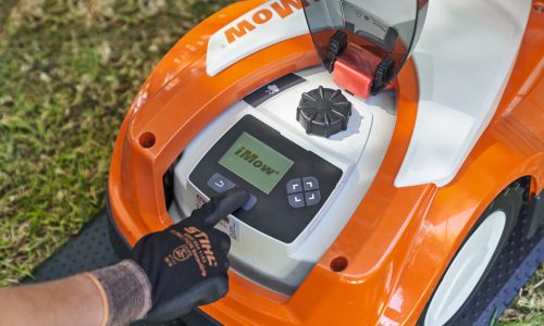 PPHU Witkowski, autoryzowany dealer Stihl, serwis robotów koszących, opieka nad akumulatorem robota koszącego STIHL