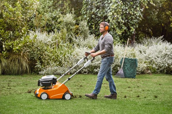 PPHU Witkowski, autoryzowany dealer STIHL, wertykulacja trawnika jesienią, produkty STIHL